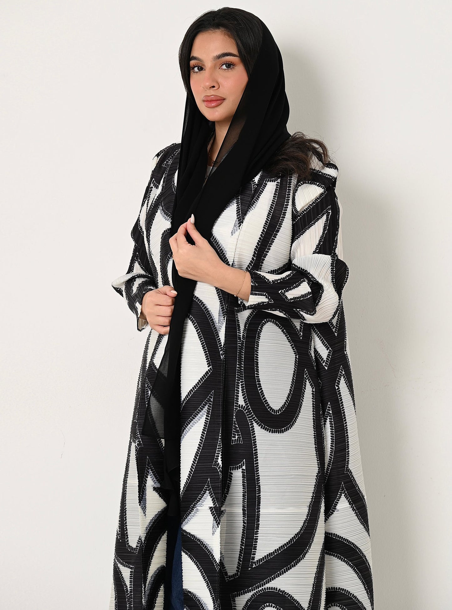 FAB107-Black and White Patterned Pleats Abaya With Headscarf