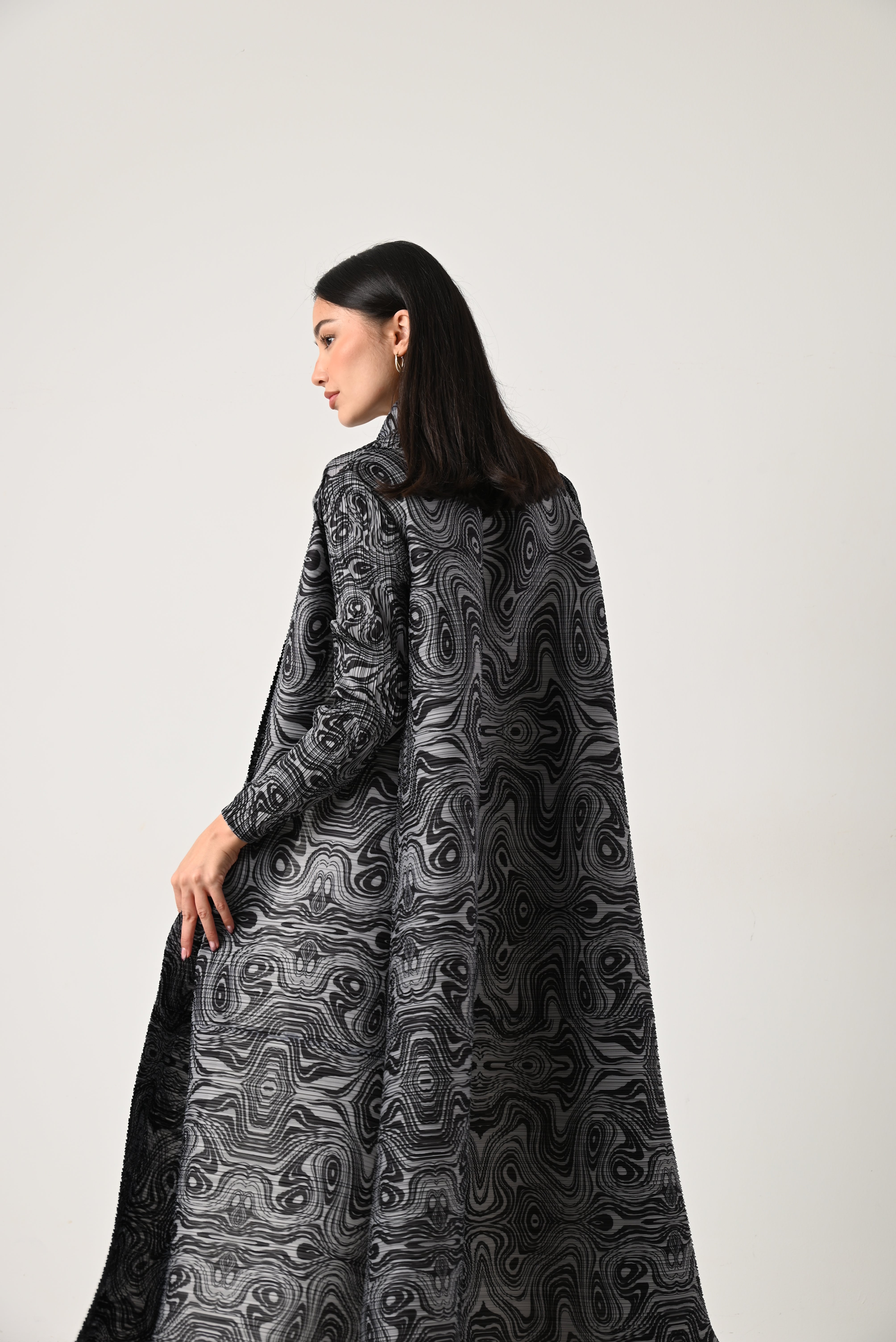 Swirls Patterned Pleats Abaya