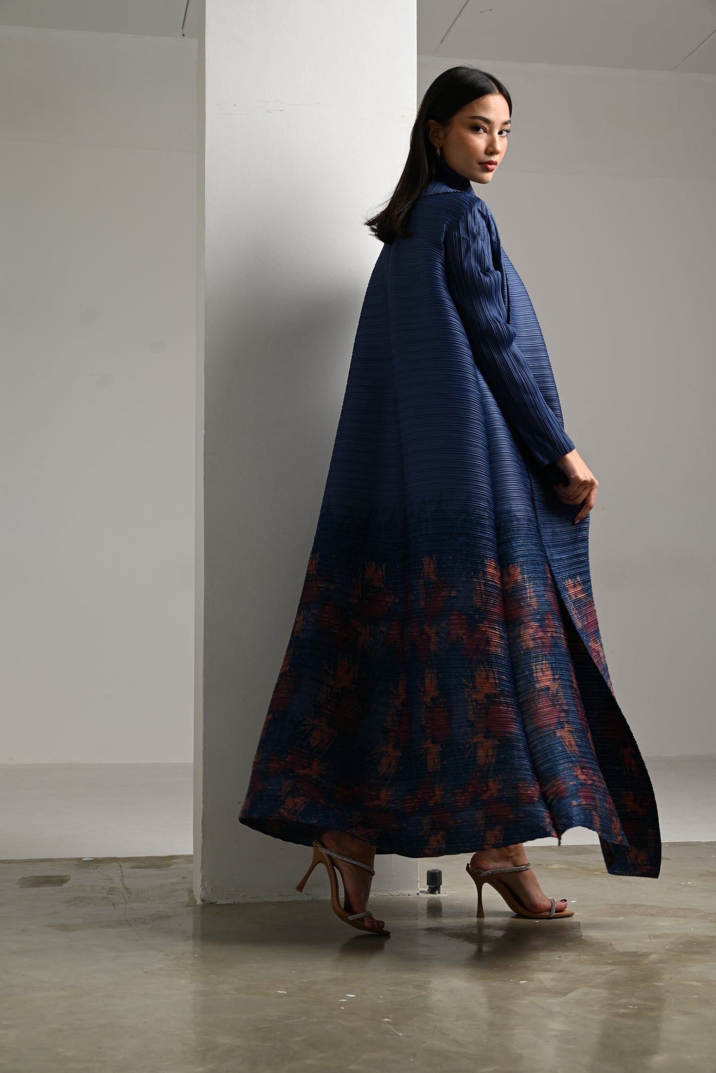 Azure Blue Patterned Pleats Abaya