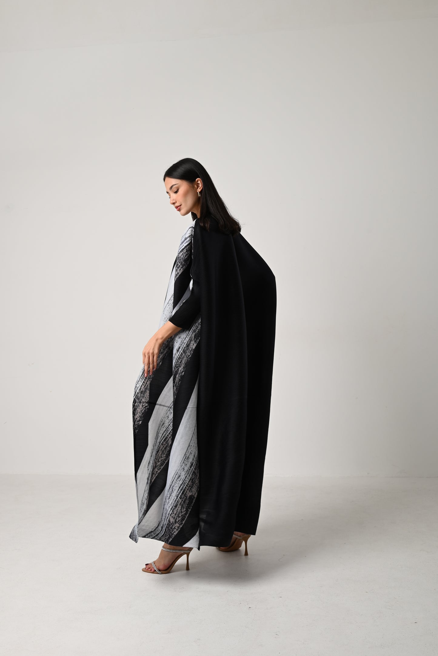 Bisht Pleats Abaya