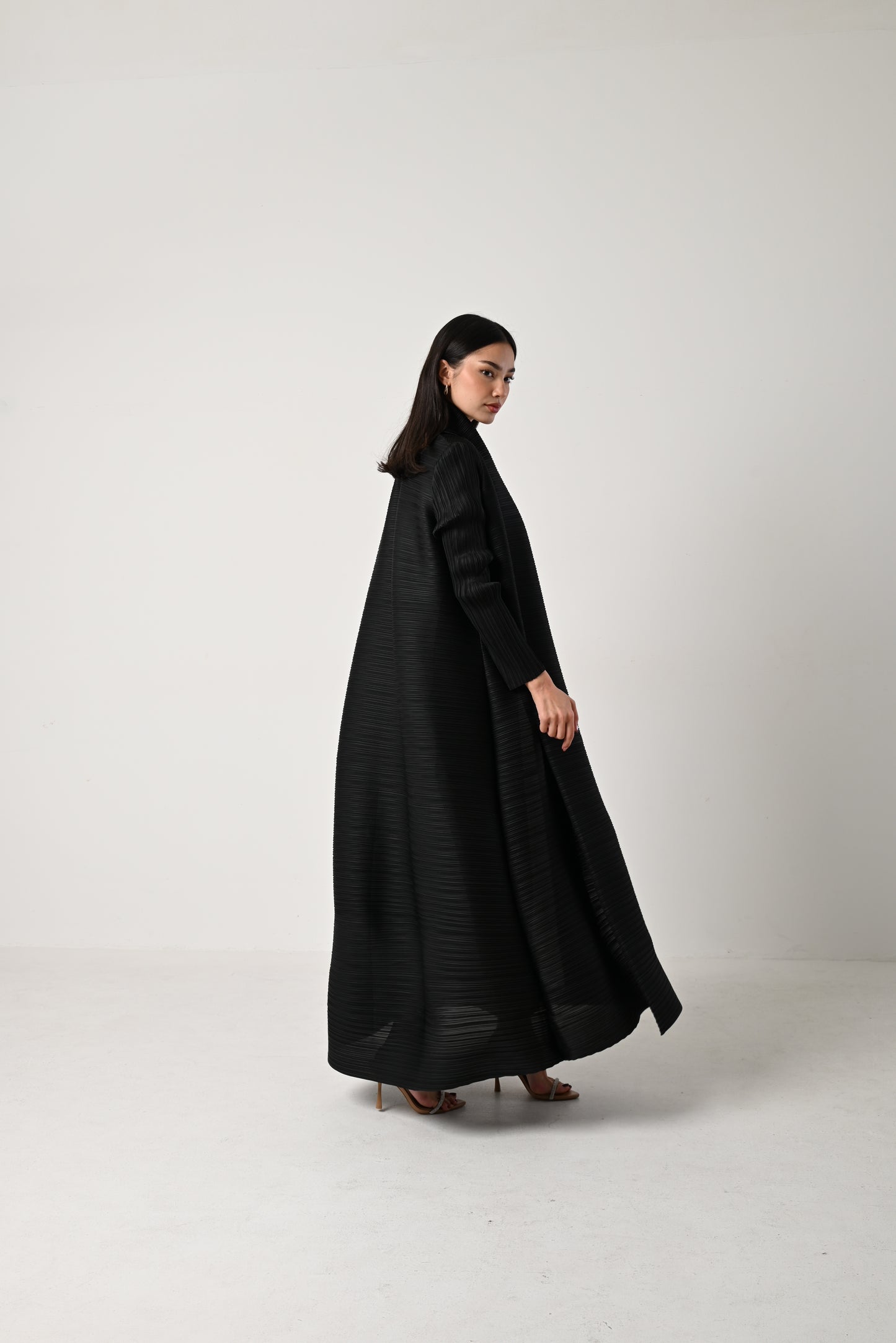 Black Pleats Abaya