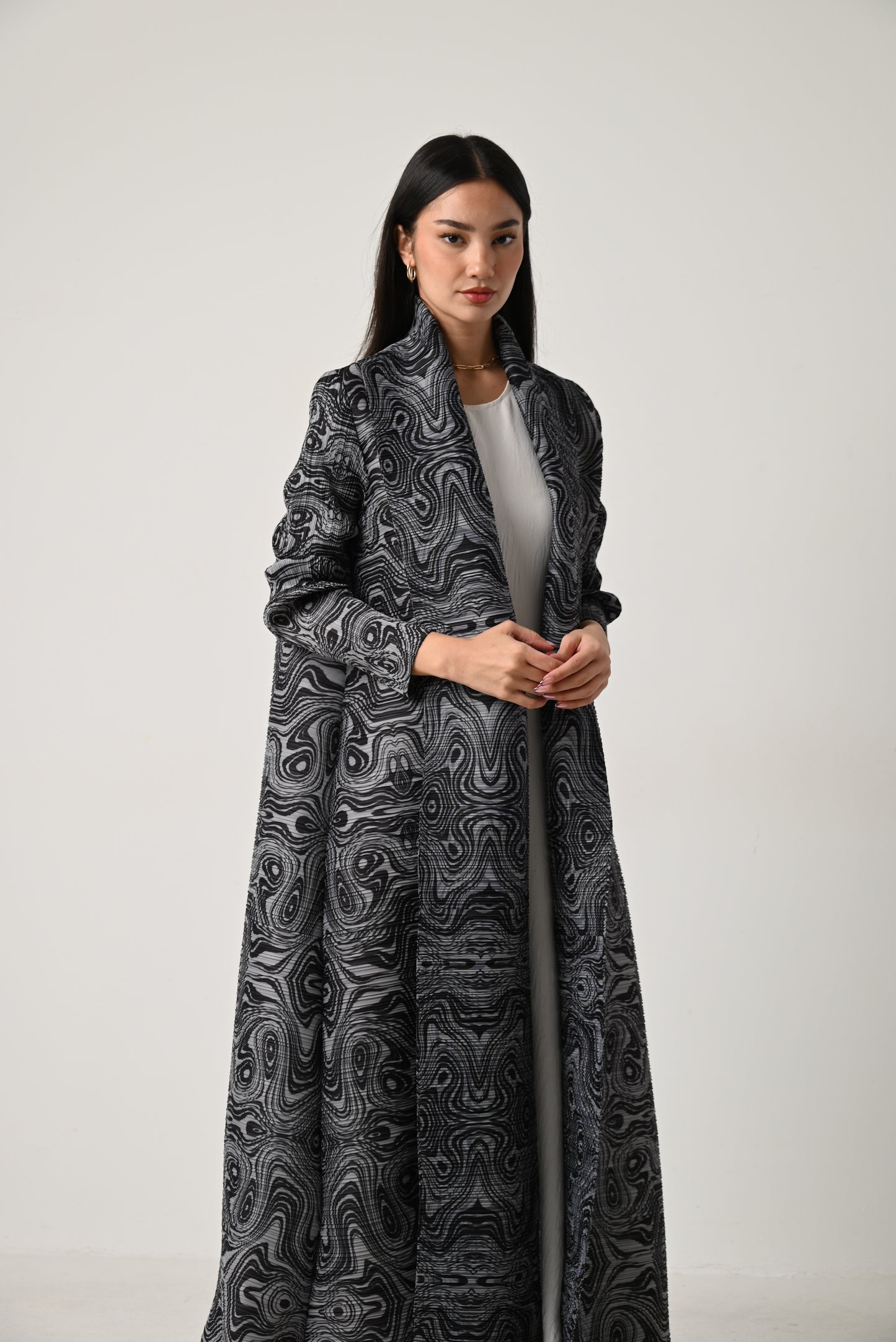 Swirls Patterned Pleats Abaya