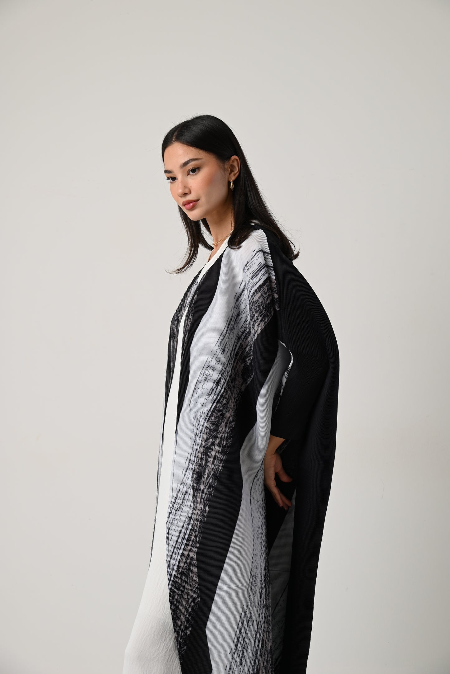 Bisht Pleats Abaya