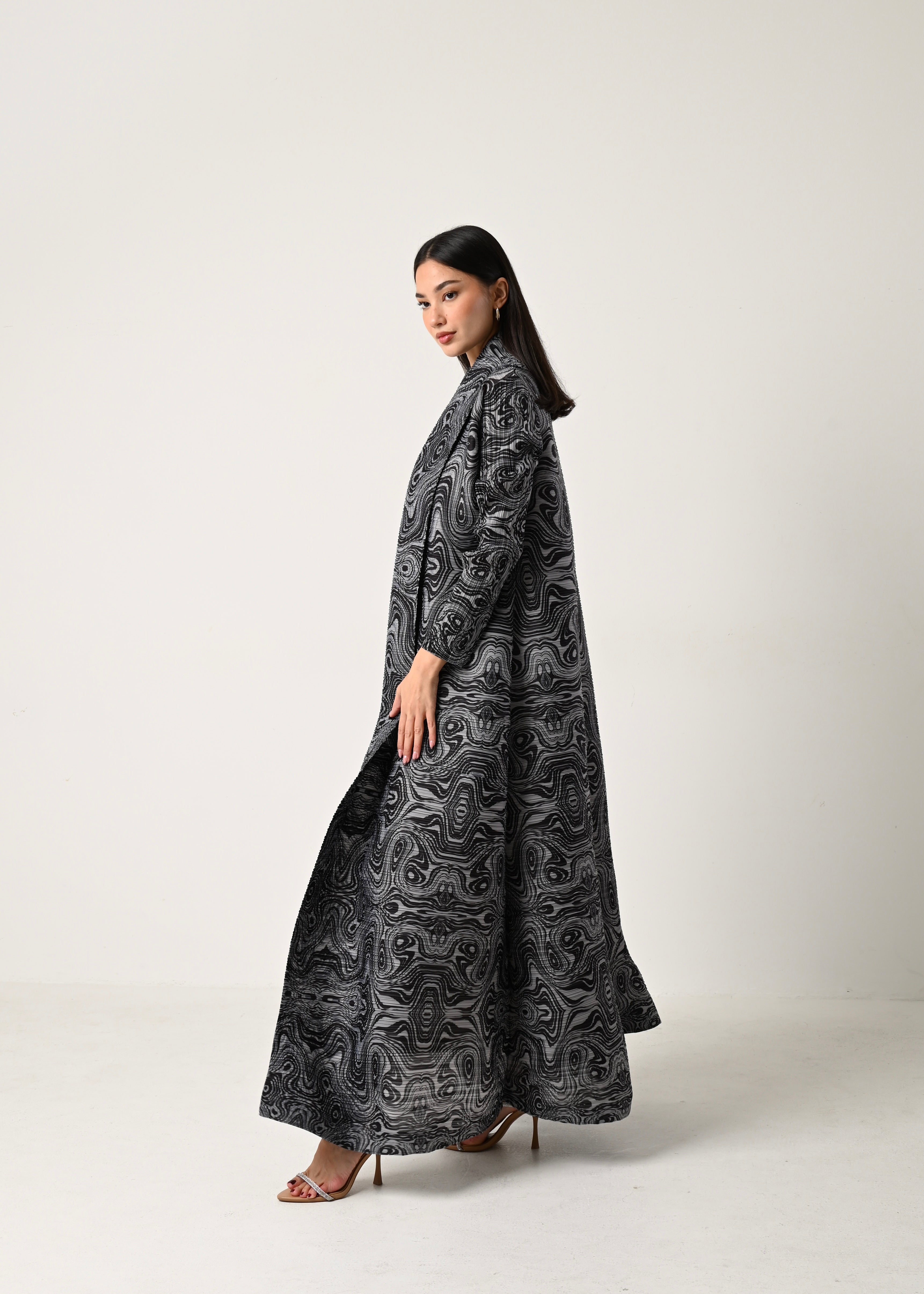 Swirls Patterned Pleats Abaya