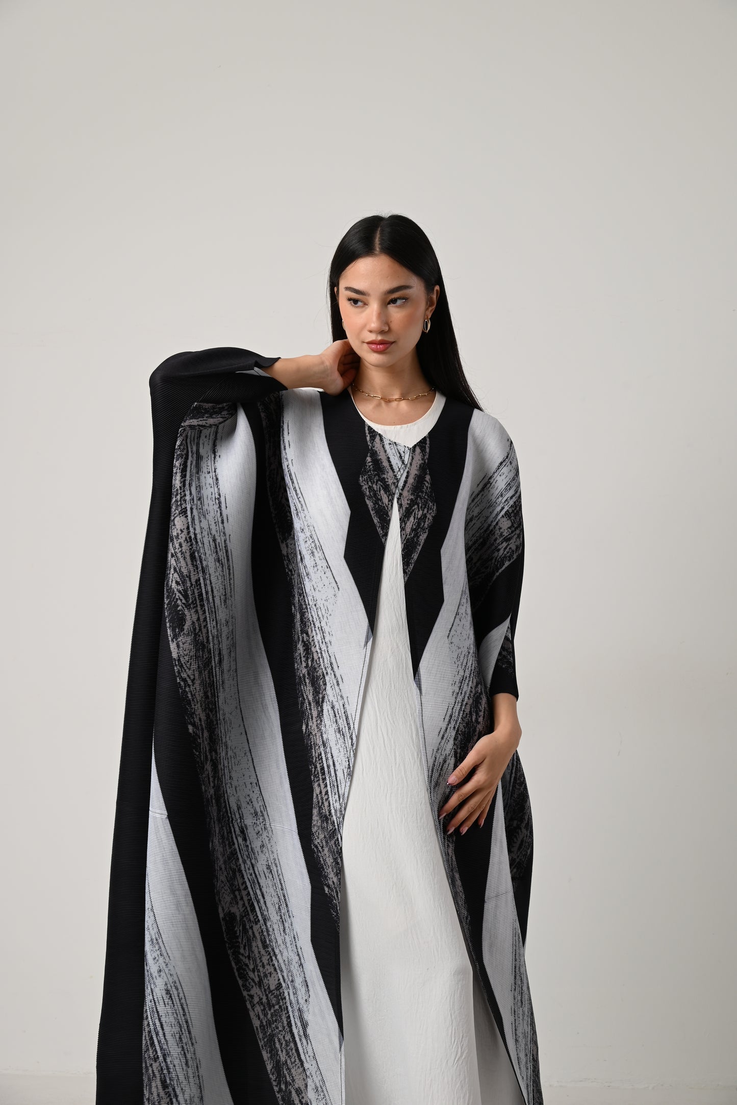 Bisht Pleats Abaya