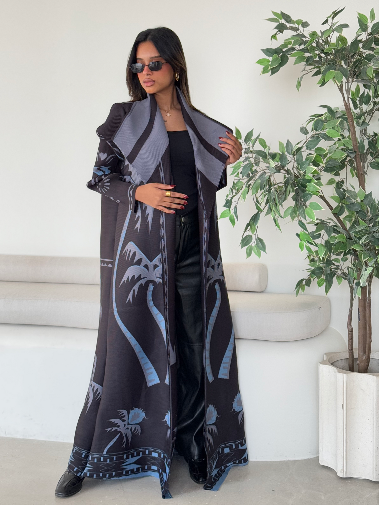 Palms Shawl Pattern Pleats Abaya