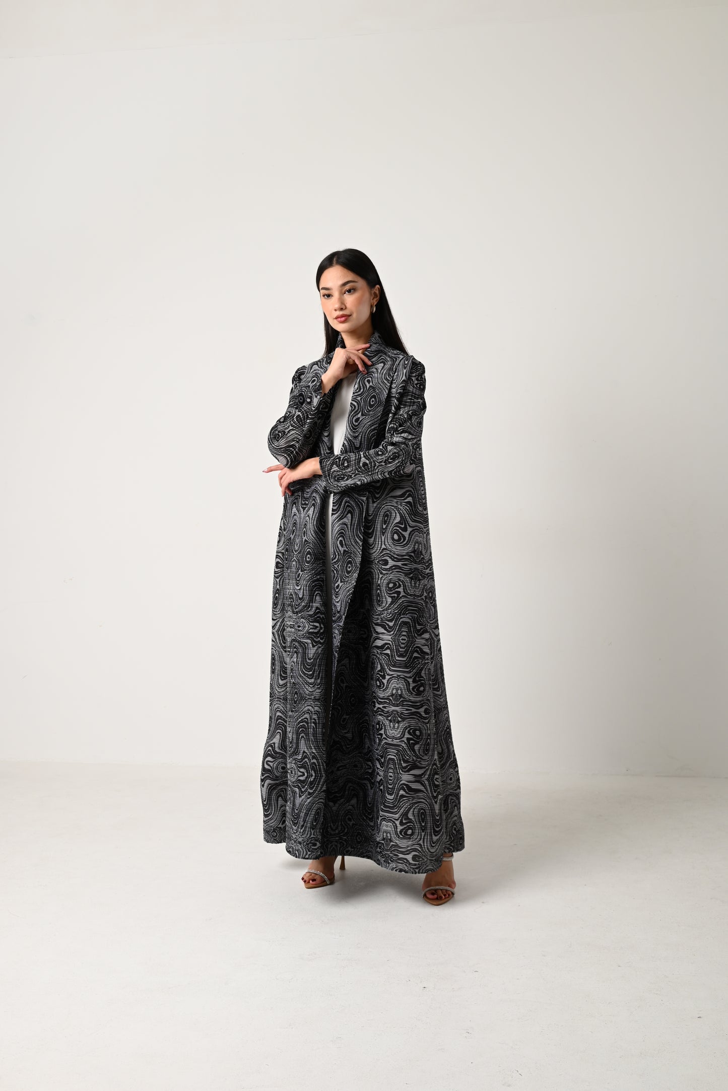 Swirls Patterned Pleats Abaya