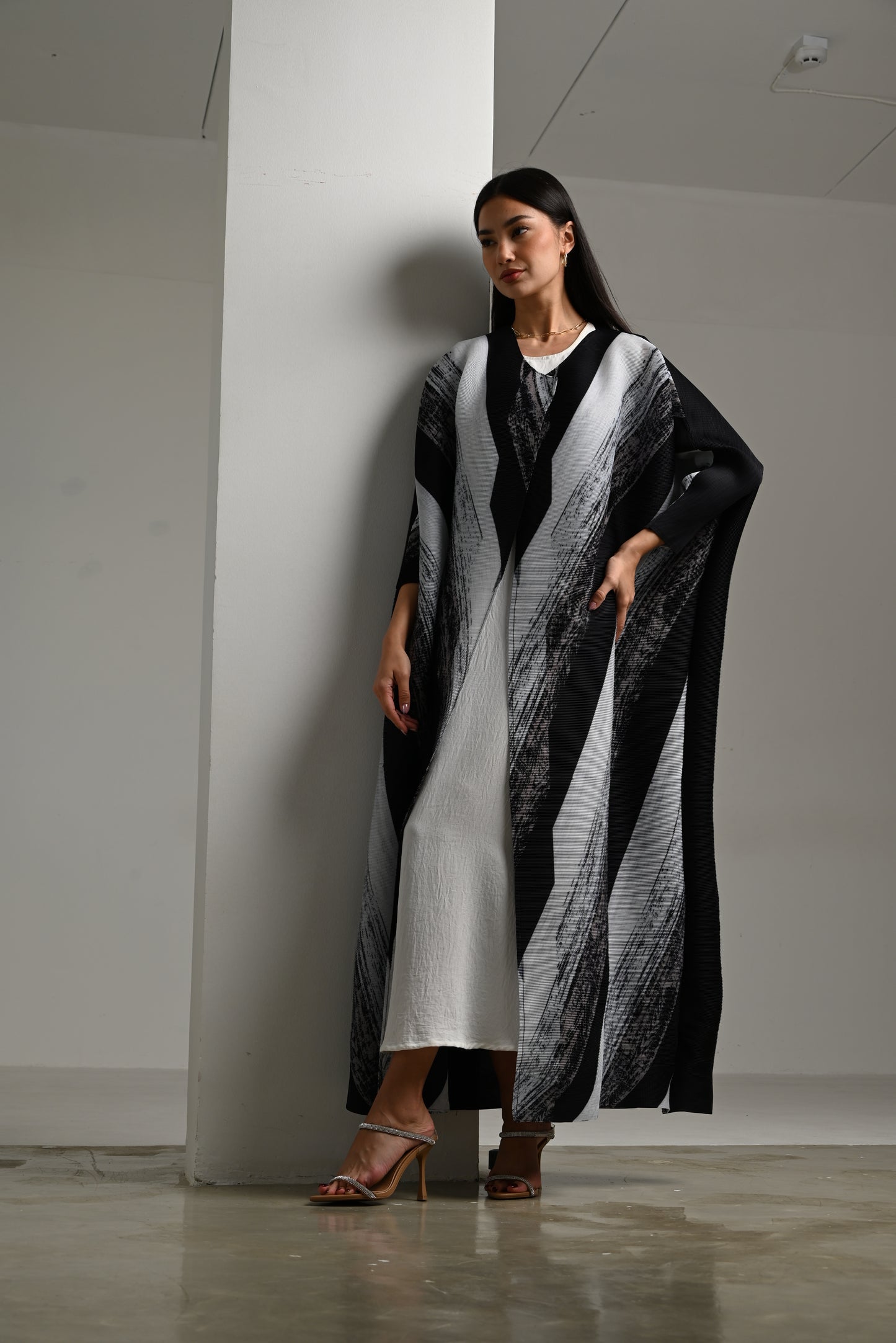 Bisht Pleats Abaya