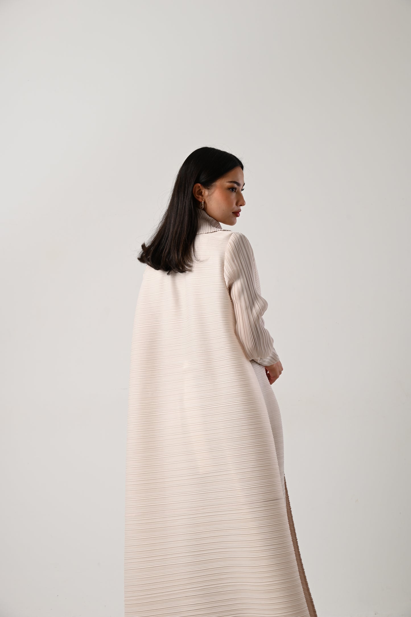 Cream Pleats Abaya