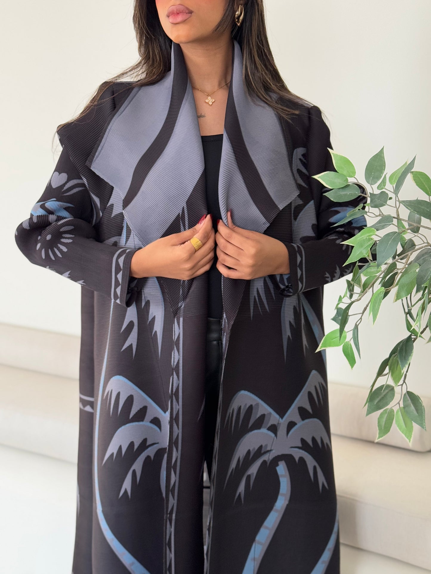 Palms Shawl Pattern Pleats Abaya