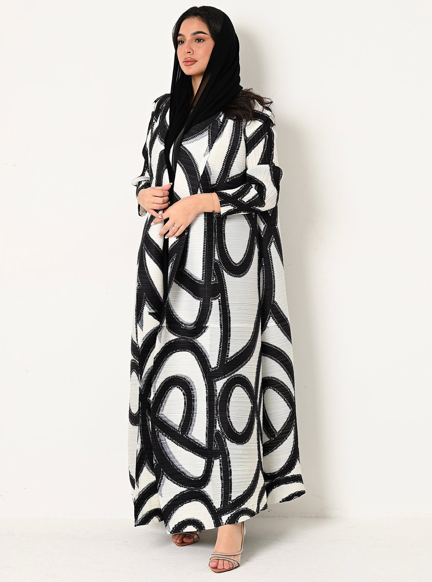 FAB107-Black and White Patterned Pleats Abaya With Headscarf