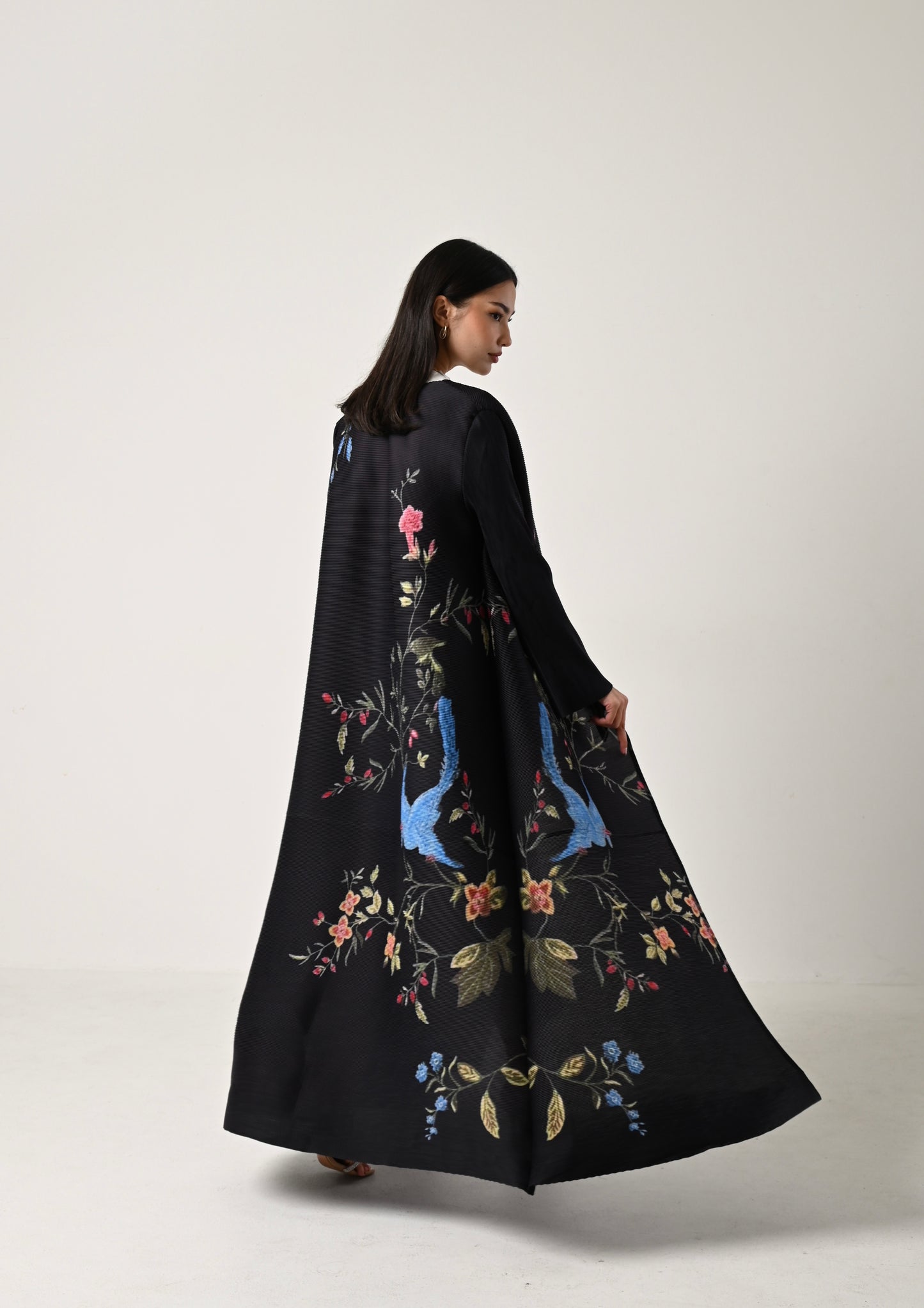 Portrait Pleats Abaya