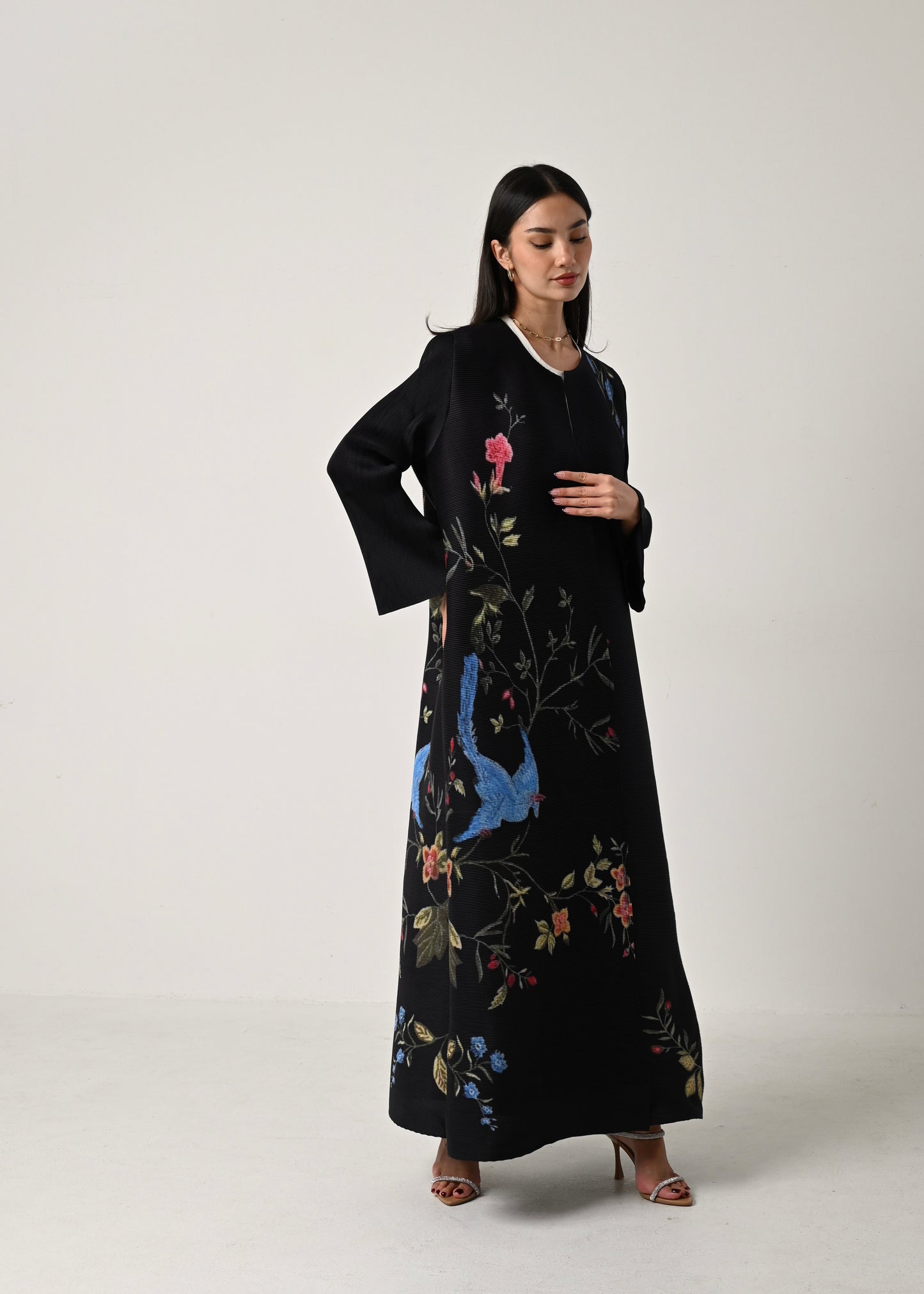 Portrait Pleats Abaya