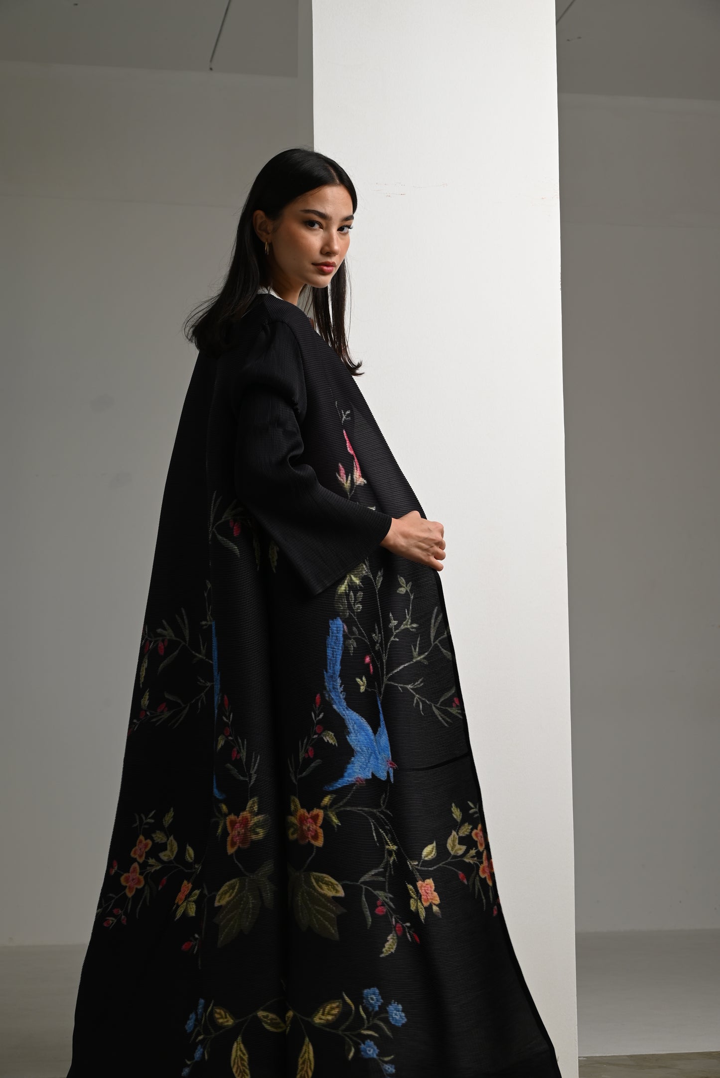 Portrait Pleats Abaya