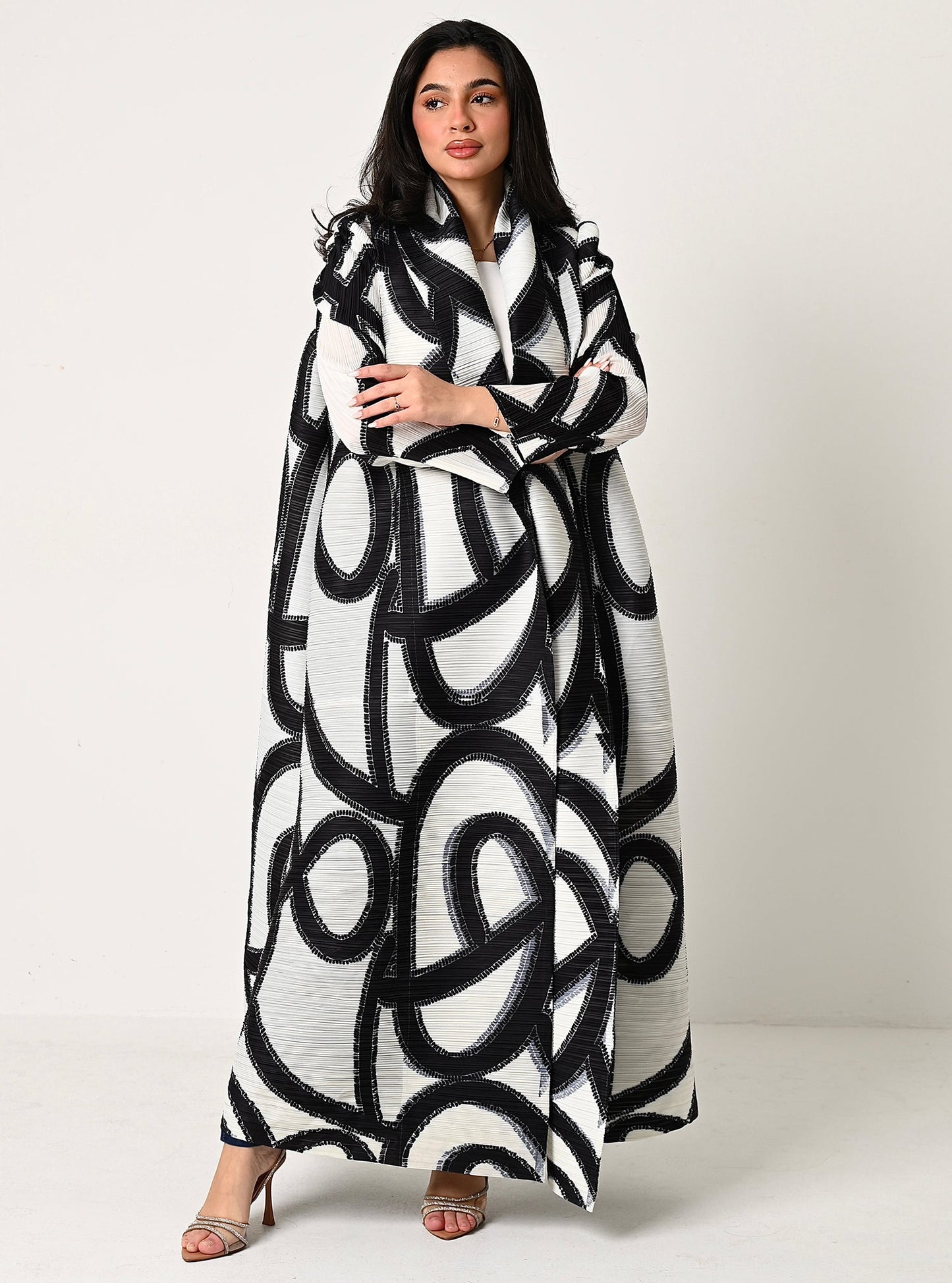 FAB107-Black and White Patterned Pleats Abaya With Headscarf