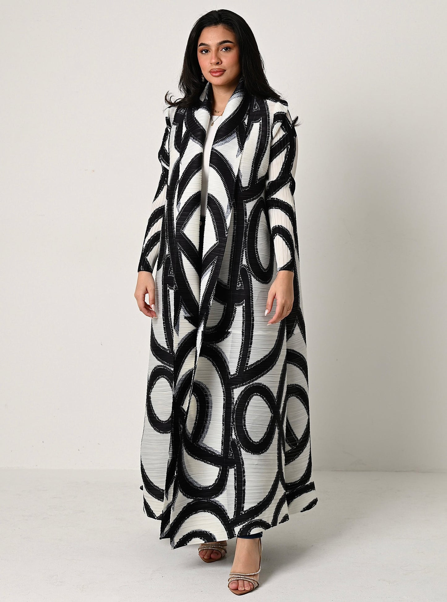 FAB107-Black and White Patterned Pleats Abaya With Headscarf