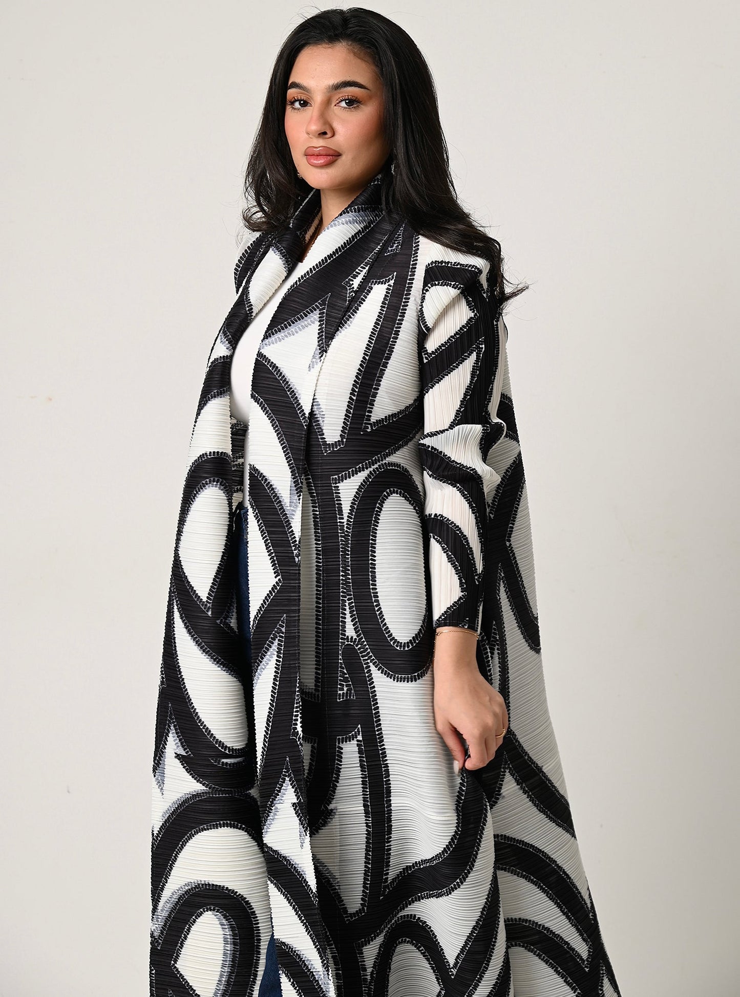 FAB107-Black and White Patterned Pleats Abaya With Headscarf
